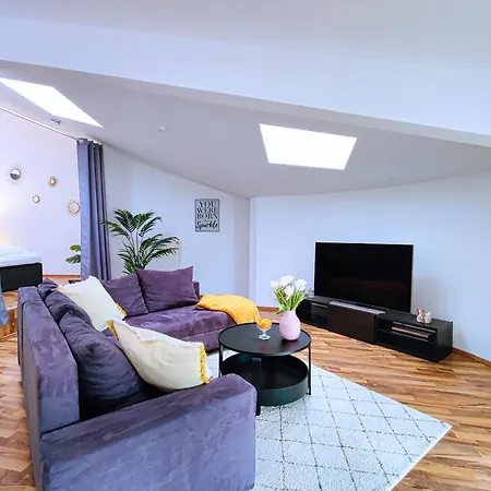 Grosses Modernes Loft Mit Tischkicker, Billiard Und Heimkino In Uni Und Klinik Naehe