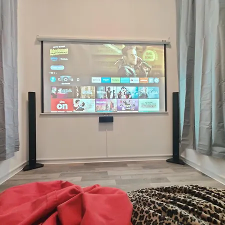 Großes Modernes Loft Mit Tischkicker, Billiard Und Heimkino In Uni Und Klinik Nähe