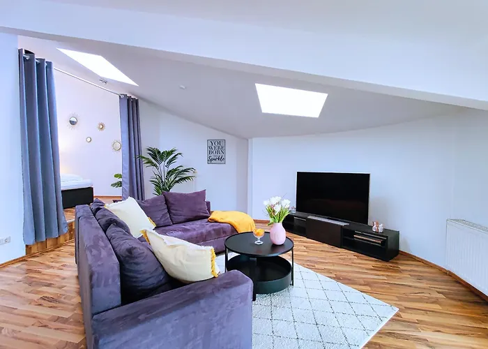 Grosses Modernes Loft Mit Tischkicker, Billiard Und Heimkino In Uni Und Klinik Naehe